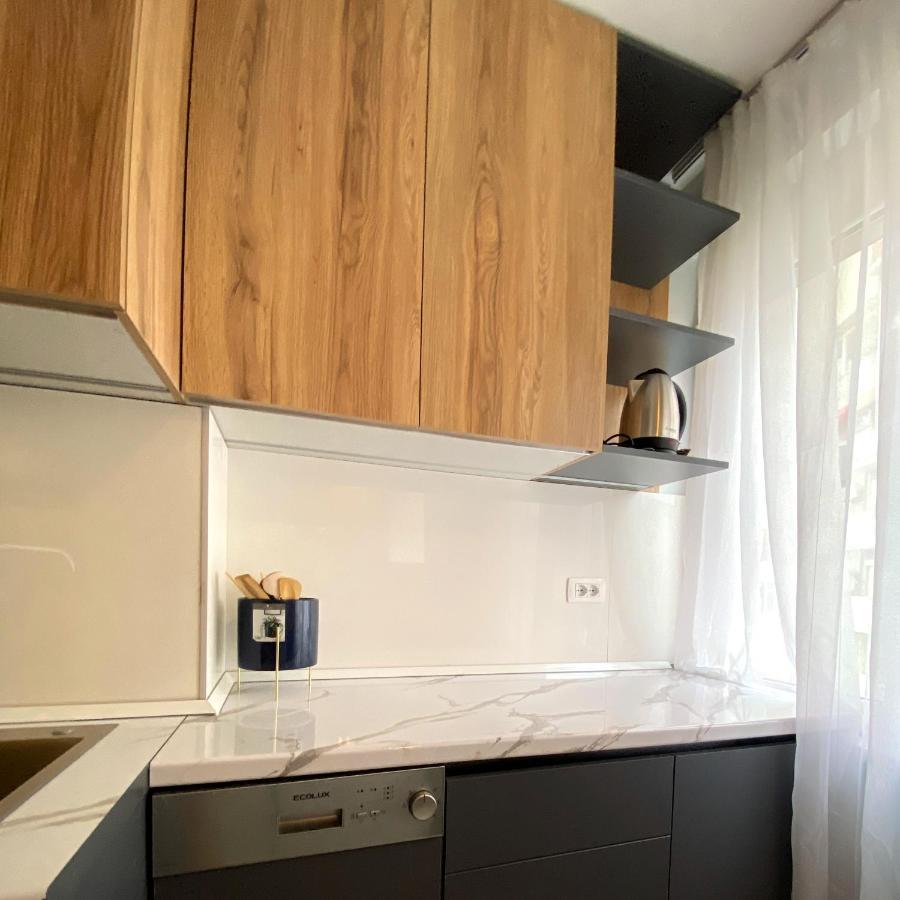Centrally Located Glamorous Bright Apt Near Bazaar Tirana Extérieur photo