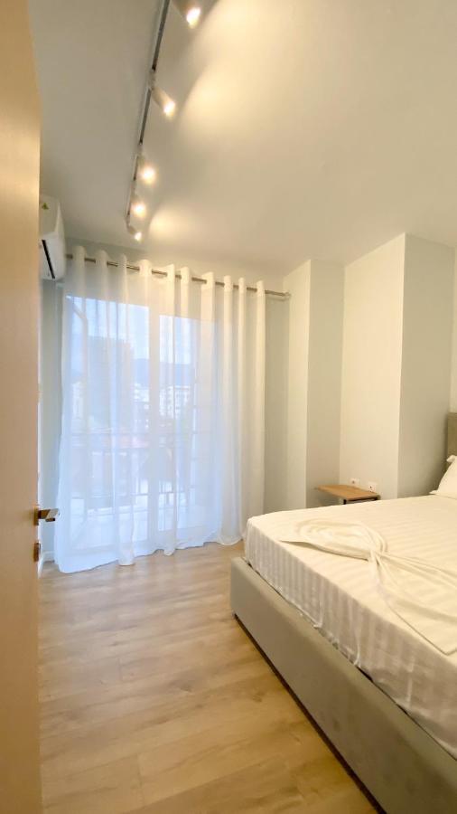 Centrally Located Glamorous Bright Apt Near Bazaar Tirana Extérieur photo