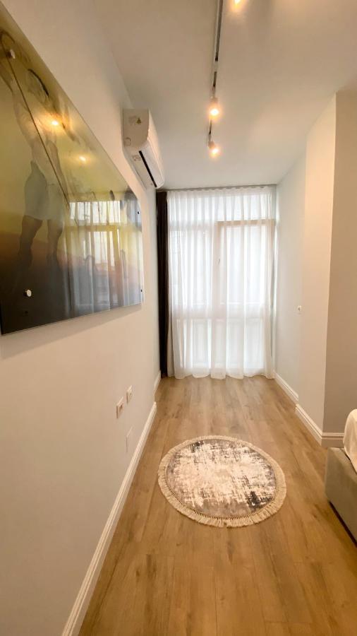 Centrally Located Glamorous Bright Apt Near Bazaar Tirana Extérieur photo